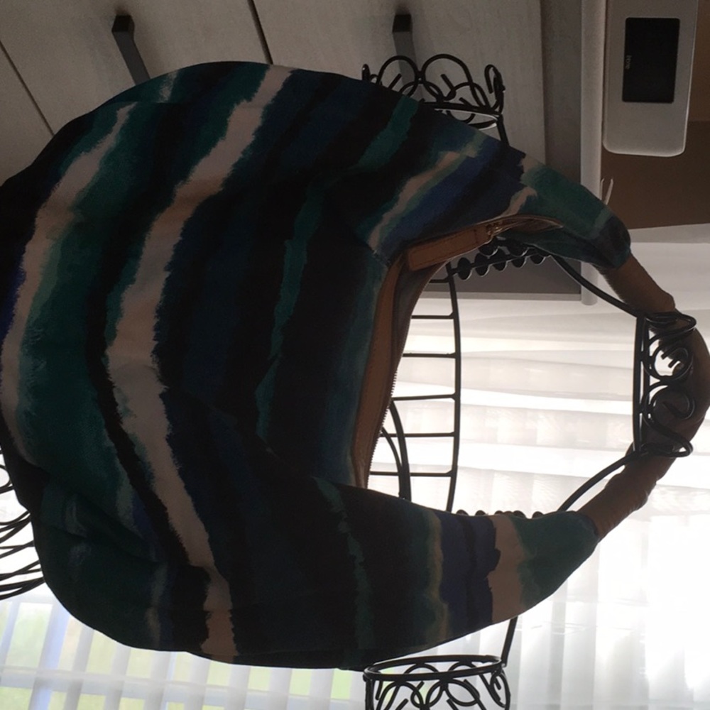 Tommy Bahamas boho bag exc shape leather strap/etc